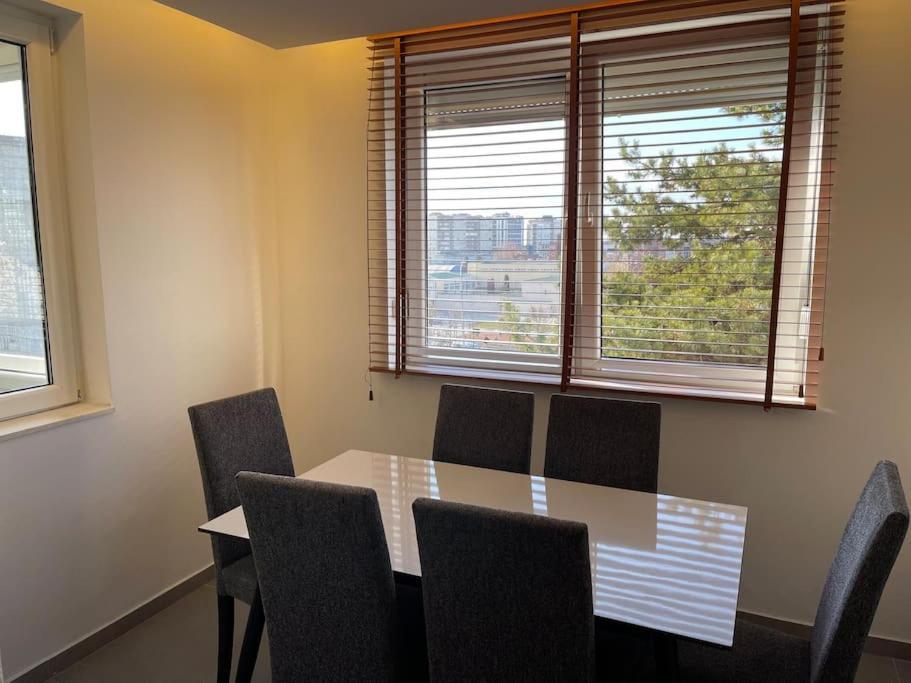 Idealapartments Llc 4 프리슈티나 외부 사진